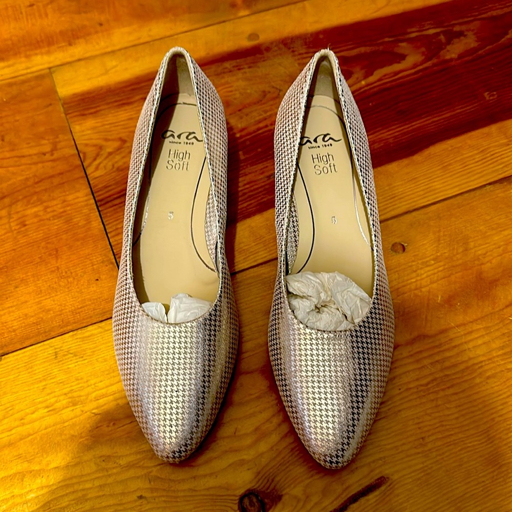 Ara Metallic Herringbone leather pumps. New in box. No price tags